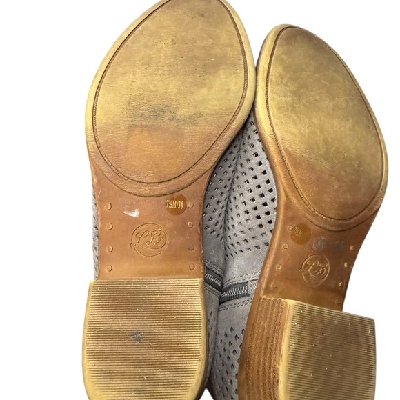 Lucky Brand Basel Perforated Suede Booties Gray 7.5M - Picture 7 of 8